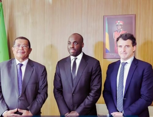 Signature d’un accord tripartite entre l’État Gabonais, Comilog et Novéa Énergies pour le déploiement de l’éclairage public solaire